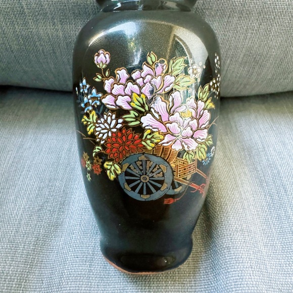 ✨Vintage Mini Japanese Flower Cart Vase - Picture 2 of 3